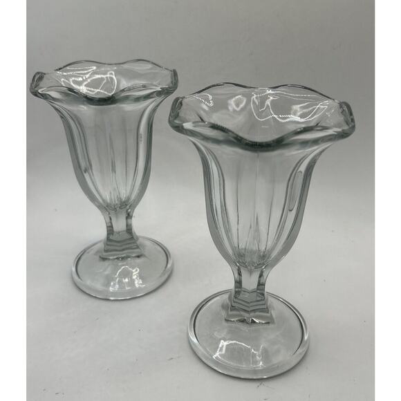 Set of 2 new vintage glass ice cream sundae glasses 6” Tall - Picture 3 of 6